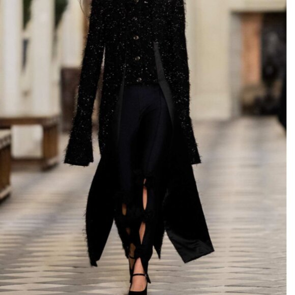 Chanel Black Satin Runway Leggings Bows & Cut-Outs Metiers D'Art 2021A FR 40 NWT - Picture 1 of 13